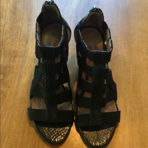 Donald J Pliner Size 6.5 Black Wedges